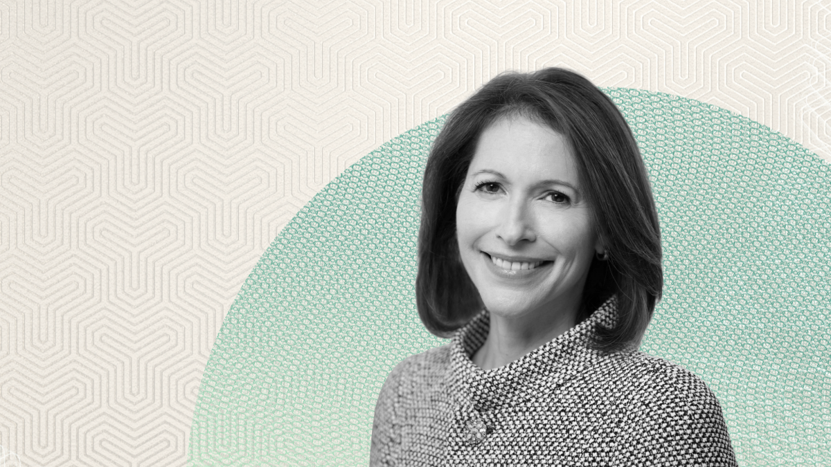 Toyo Keizai: Private Asset Giant “Apollo” Sets Its Sights on Japan Portrait of Stephanie Drescher, Partner and Chief Client and Product Development Officer at Apollo Global Management, set against a patterned background, accompanying commentary on private markets and wealth management.